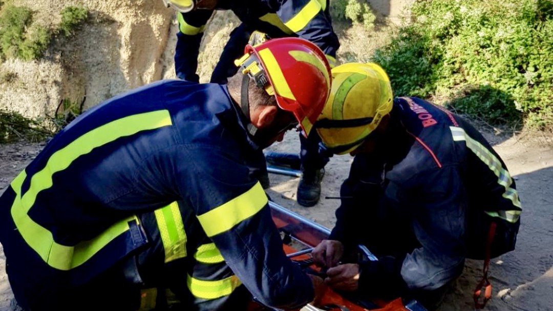 El rescate de dos senderistas en Tolox a vista de dron