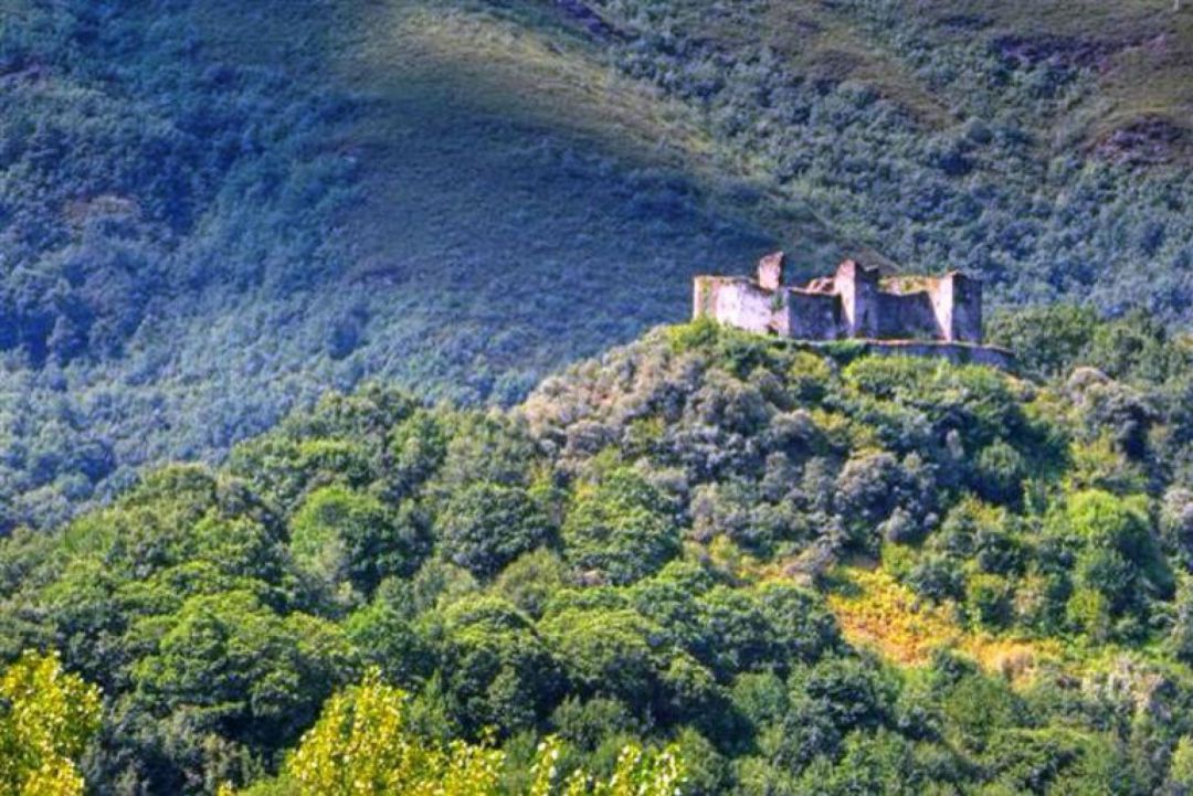 Castillo de Sarracín Castillo de Sarracín