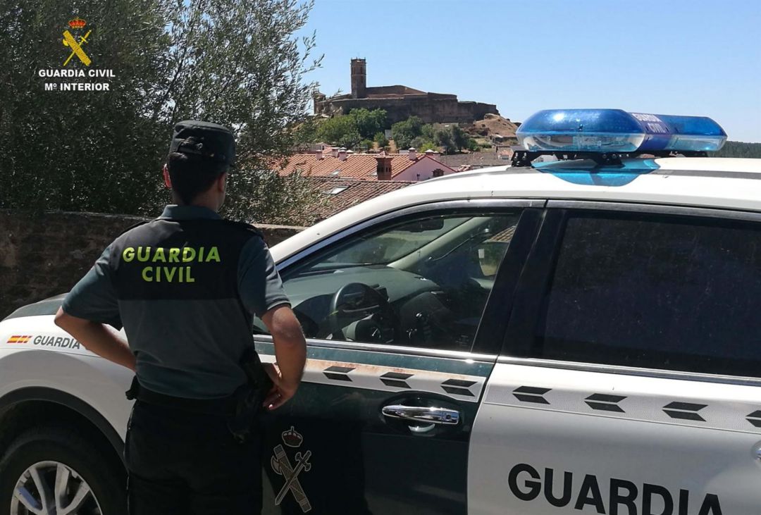 Detenida una persona por falsificación de documentos para matriculación de maquinaria agrícola Detenida una persona por falsificación de documentos para matriculación de maquinaria agrícola