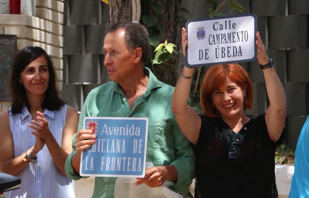 El alcalde de Chiclana, José María Román, y la alcaldesa de Úbeda, Toni Olivares El alcalde de Chiclana, José María Román, y la alcaldesa de Úbeda, Toni Olivares