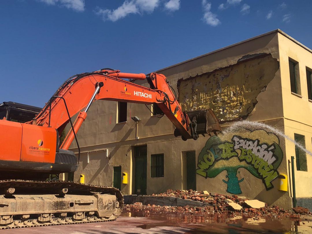 Demolición de parte del antiguo edificio del colegio de ATADES San Martín de Porres. Demolición de parte del antiguo edificio del colegio de ATADES San Martín de Porres.