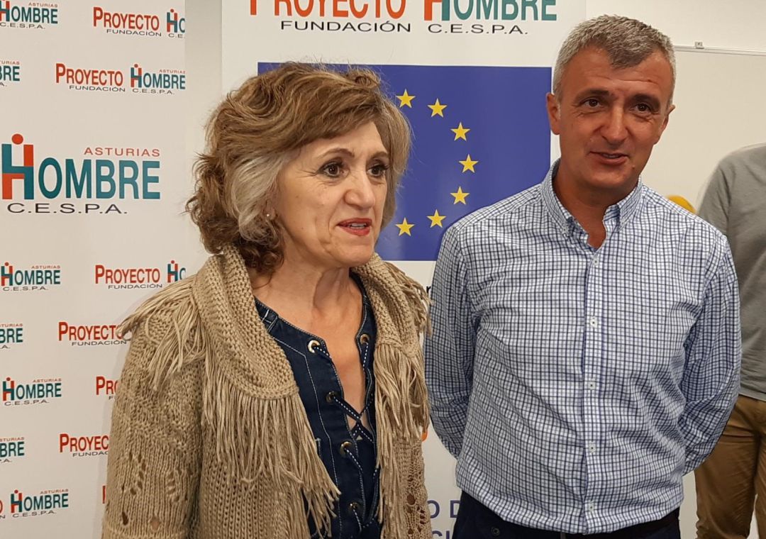 María Luisa Carcedo, junto al presidente de Proyecto Hombre, Julio Jonte
María Luisa Carcedo, junto al presidente de Proyecto Hombre, Julio Jonte