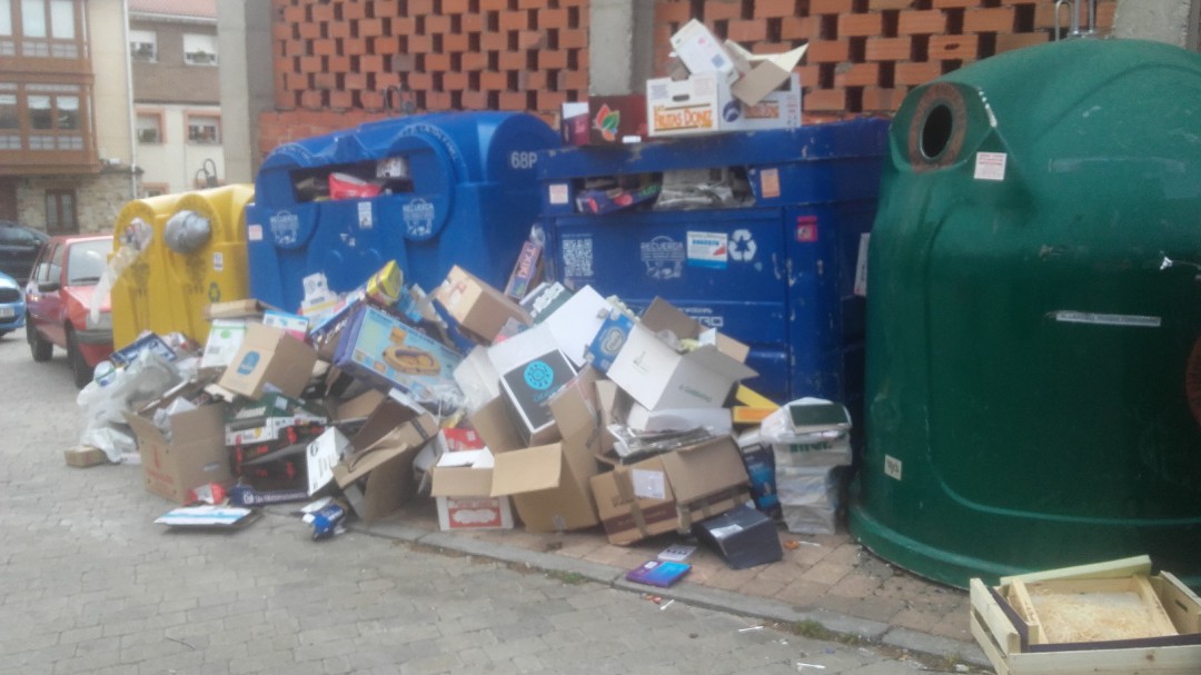 El Ayuntamiento de Barruelo solicita un aumento de frecuencia en la recogida de contenedores azules y amarillos