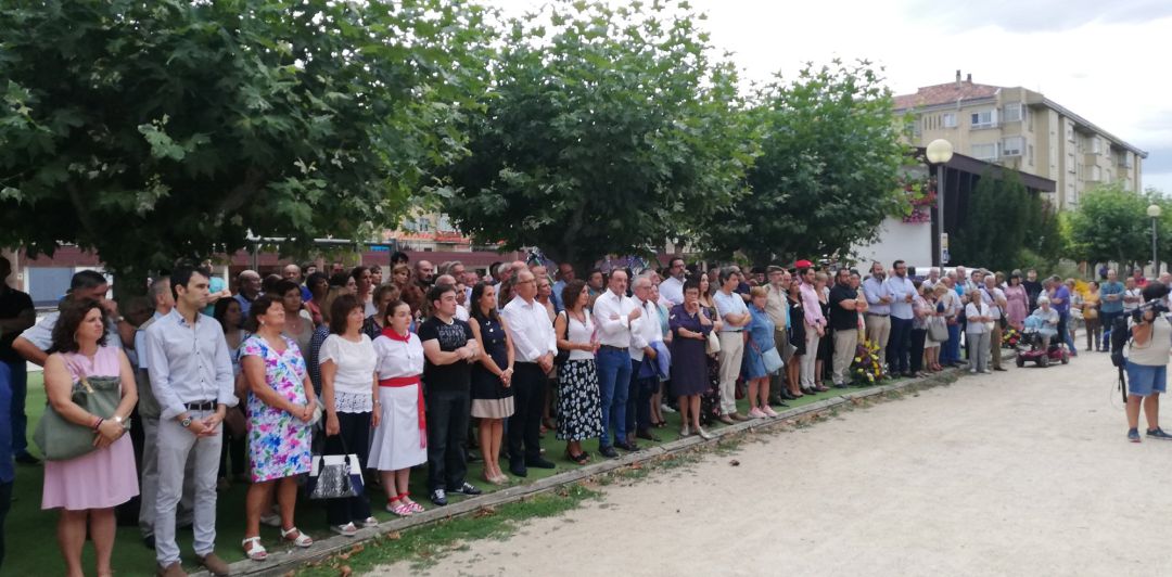 Vecinos, familiares y políticos recuerdan a Francisco Casanova en el aniversario de su asesinato por ETA
Vecinos, familiares y políticos recuerdan a Francisco Casanova en el aniversario de su asesinato por ETA