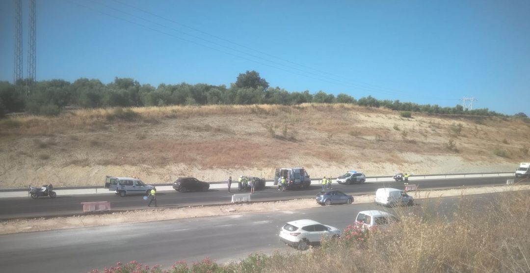 Tres personas heridas en un accidente de tráfico en Torreperogil Tres personas heridas en un accidente de tráfico en Torreperogil