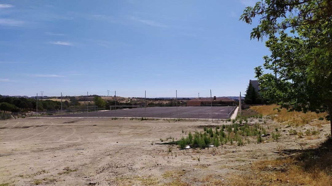 Pista polideportiva en el estadio municipal Los Pinos Pista polideportiva en el estadio municipal Los Pinos