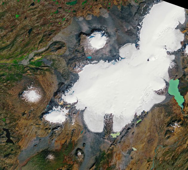 En 1986 el Ok era todavía un bloque sólido, justo al norte del cráter del volcán completamente nevado. En 1986 el Ok era todavía un bloque sólido, justo al norte del cráter del volcán completamente nevado.