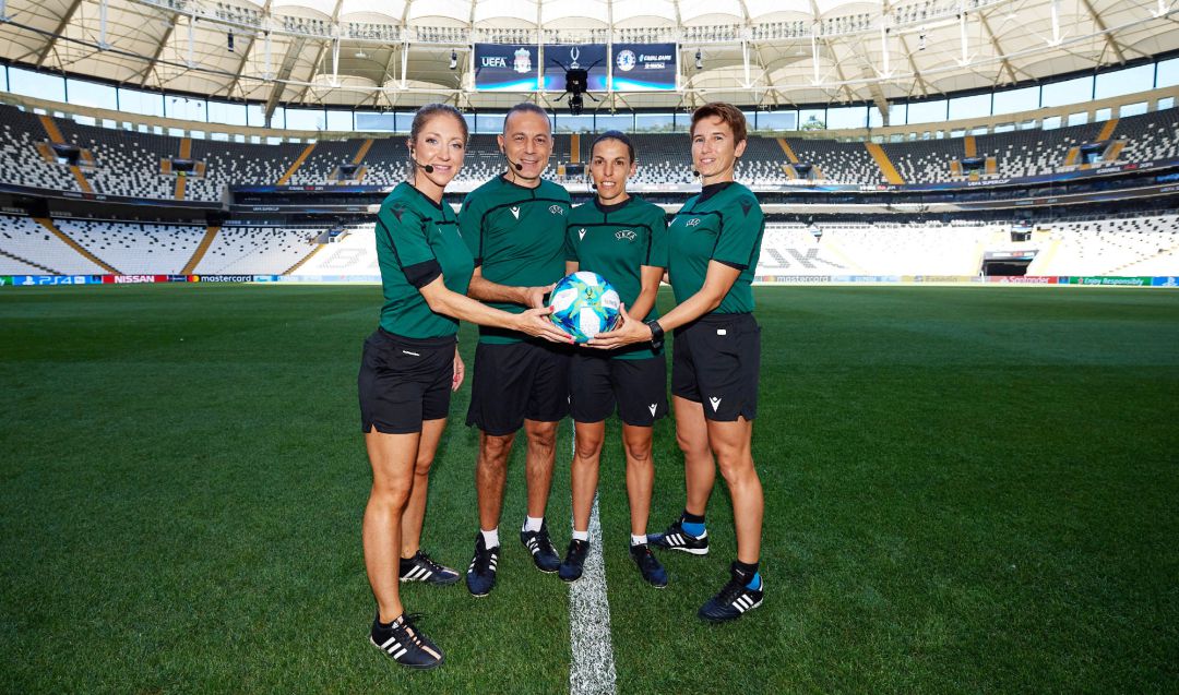 Los árbitros de la Supercopa de Europa. Los árbitros de la Supercopa de Europa.