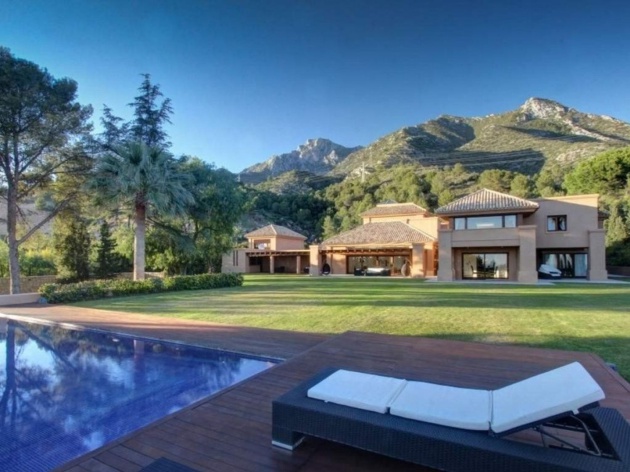 La propiedad incluye una piscina cubierta climatizada con baño turco, piscina de agua fría con sauna y sala de masajes La propiedad incluye una piscina cubierta climatizada con baño turco, piscina de agua fría con sauna y sala de masajes