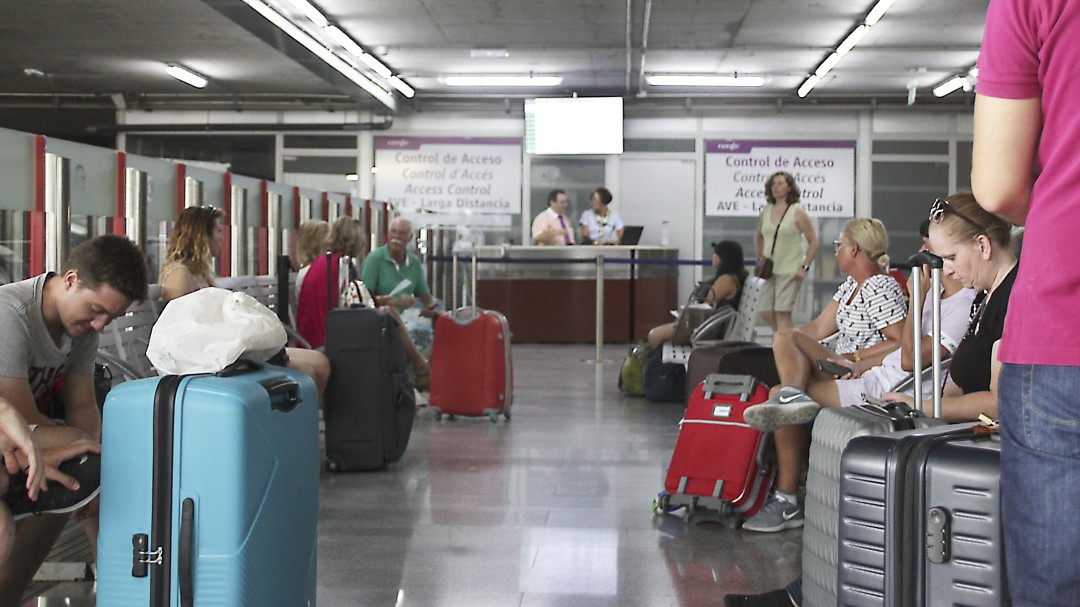 Multitud de críticas en Castellón por el "mal servicio" de los trenes de Cercanías de la línea C-6