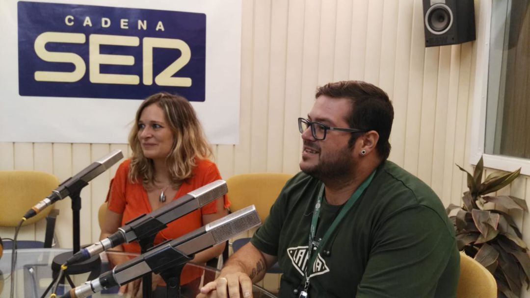 Cristina Melero y Domingo Rodríguez durante la entrevista en los estudios de Radio Jerez. Cristina Melero y Domingo Rodríguez durante la entrevista en los estudios de Radio Jerez.