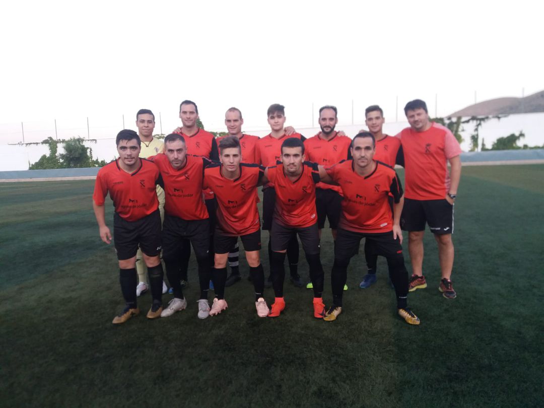 Once inicial del Jódar CF, con el entrenador Cristóbal MOreno, de pie a la derecha, frente al CD Ubeda VIVA Once inicial del Jódar CF, con el entrenador Cristóbal MOreno, de pie a la derecha, frente al CD Ubeda VIVA