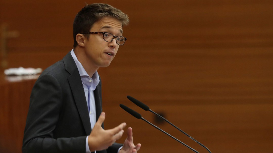 Ayuso acusa a Errejón de tener las manos "manchadas de la sanguinaria dictadura de Venezuela"