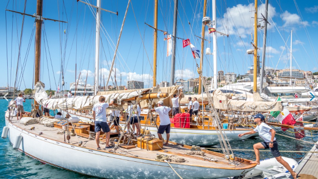 El 'Arosa' de la Armada Española: de transporte de droga a goleta escuela