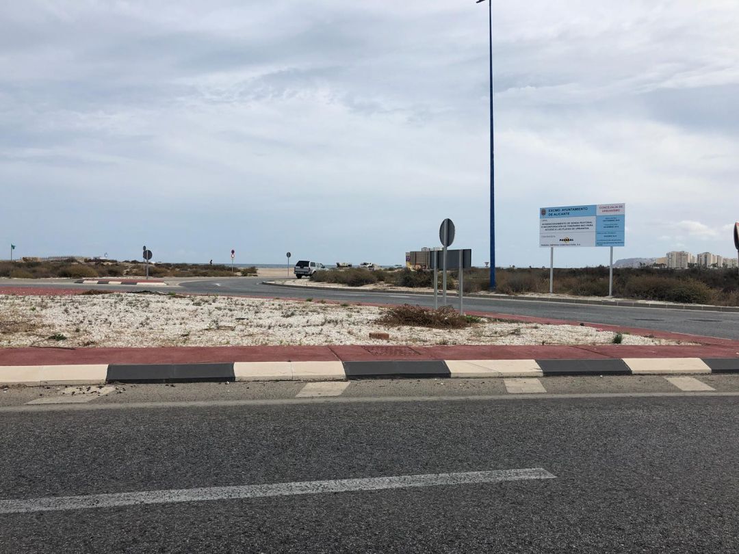 Inicio del carril bici de Urbanova, con el que conectará el proyecto aprobado. Inicio del carril bici de Urbanova, con el que conectará el proyecto aprobado.
