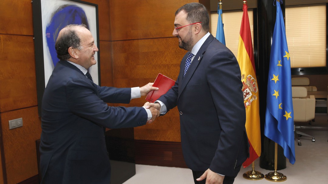 Ópera de Oviedo presenta a Barbón sus proyectos