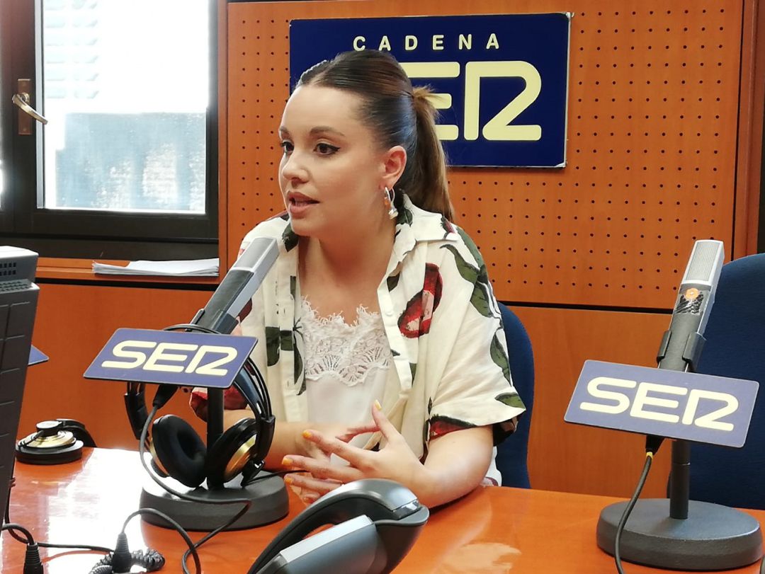 La consejera de Ciencia y Universidad, Maru Díaz, en los estudios de Radio Zaragoza La consejera de Ciencia y Universidad, Maru Díaz, en los estudios de Radio Zaragoza