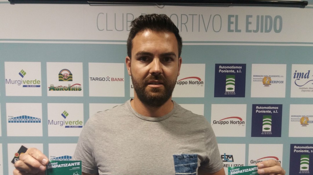 Javi Fernández presenta el nuevo modelo celeste