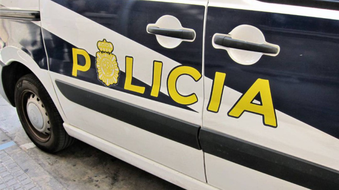 Detenida en Estepona una mujer por prender fuego al coche de su expareja