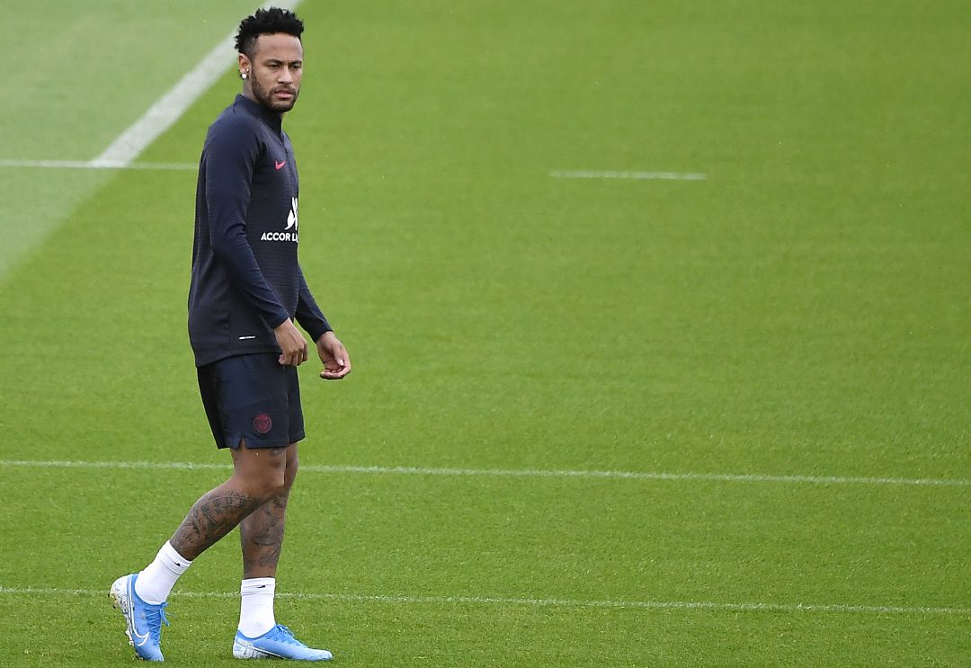 Neymar, durante el entrenamiento del PSG Neymar, durante el entrenamiento del PSG