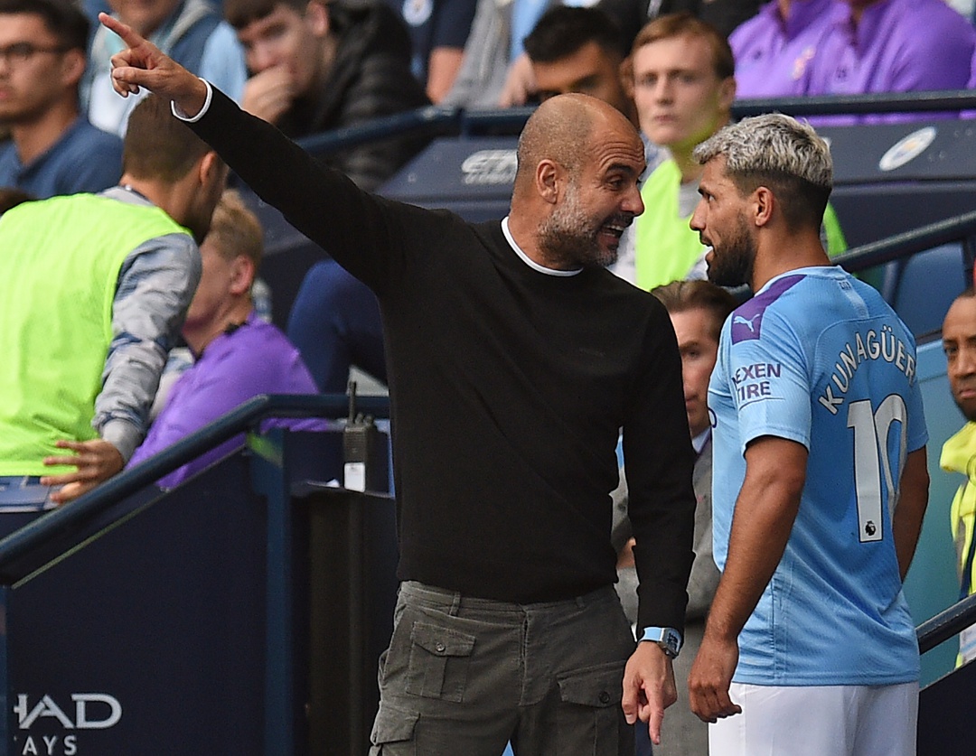 Pep Guardiola y Sergio Aguero, discutiendo tras el cambio realizado por el entrenador español Pep Guardiola y Sergio Aguero, discutiendo tras el cambio realizado por el entrenador español
