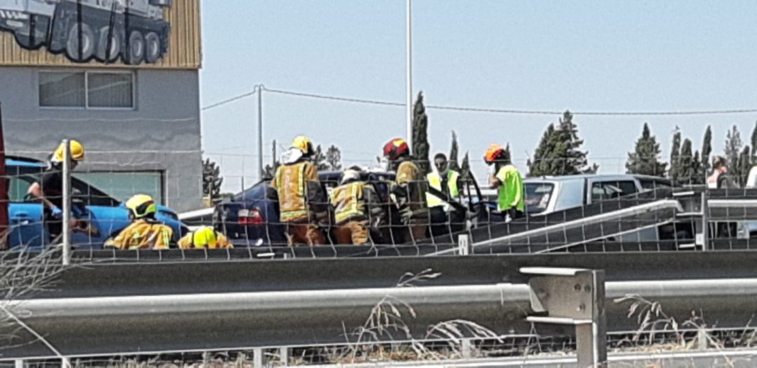 Dos mujeres heridas en una colisión múltiple en la A-31 Dos mujeres heridas en una colisión múltiple en la A-31