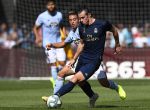 VIGO, SPAIN - AUGUST 17: David Costas of RC Celta competes for the ball with Gareth Bale of Real Madrid during the Liga match between RC Celta de Vigo and Real Madrid CF at Abanca-Balaídos on August 17, 2019 in Vigo, Spain. (Photo by Octavio Passos/Getty Images)