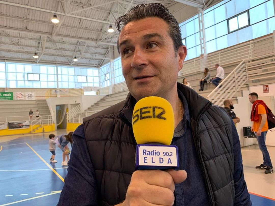 Pedro Conca, presidente del Bm. Elda - C.E.E., está muy molesto con la actitud de la entidad petrerí Pedro Conca, presidente del Bm. Elda - C.E.E., está muy molesto con la actitud de la entidad petrerí