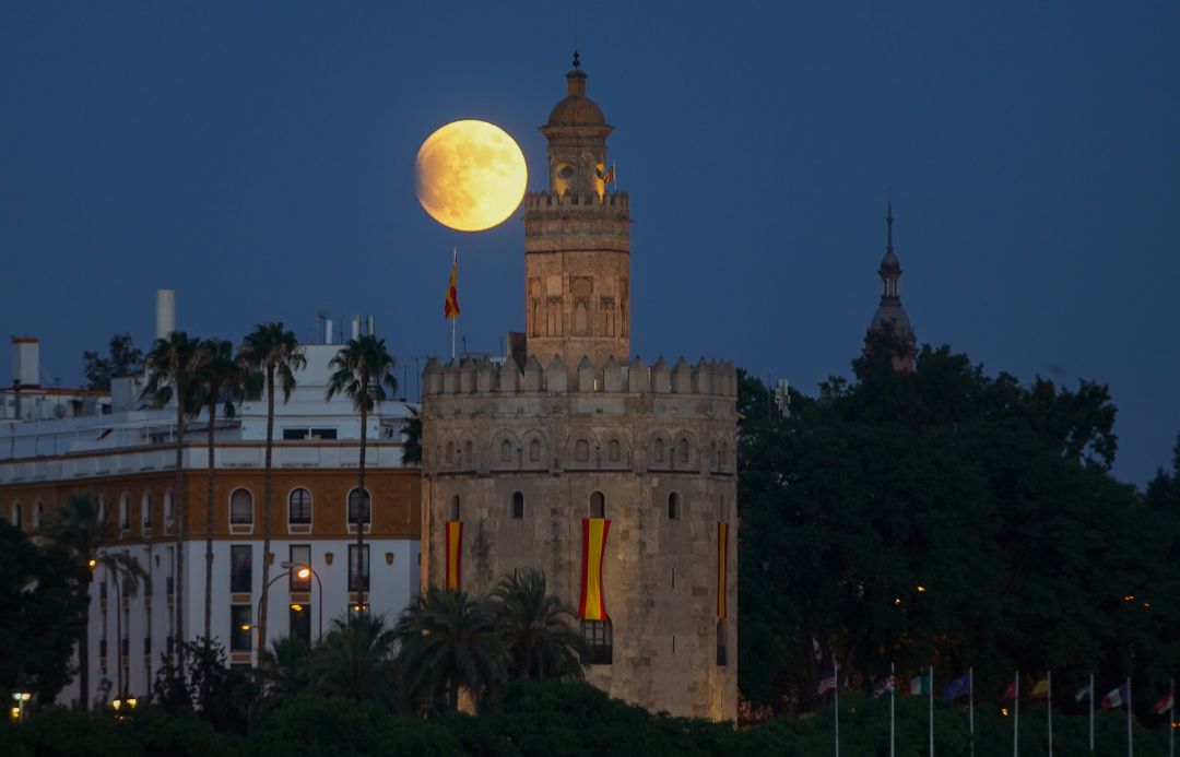 Una imagen del eclipse lunar del pasado 16 de julio visto desde Sevilla. Una imagen del eclipse lunar del pasado 16 de julio visto desde Sevilla.