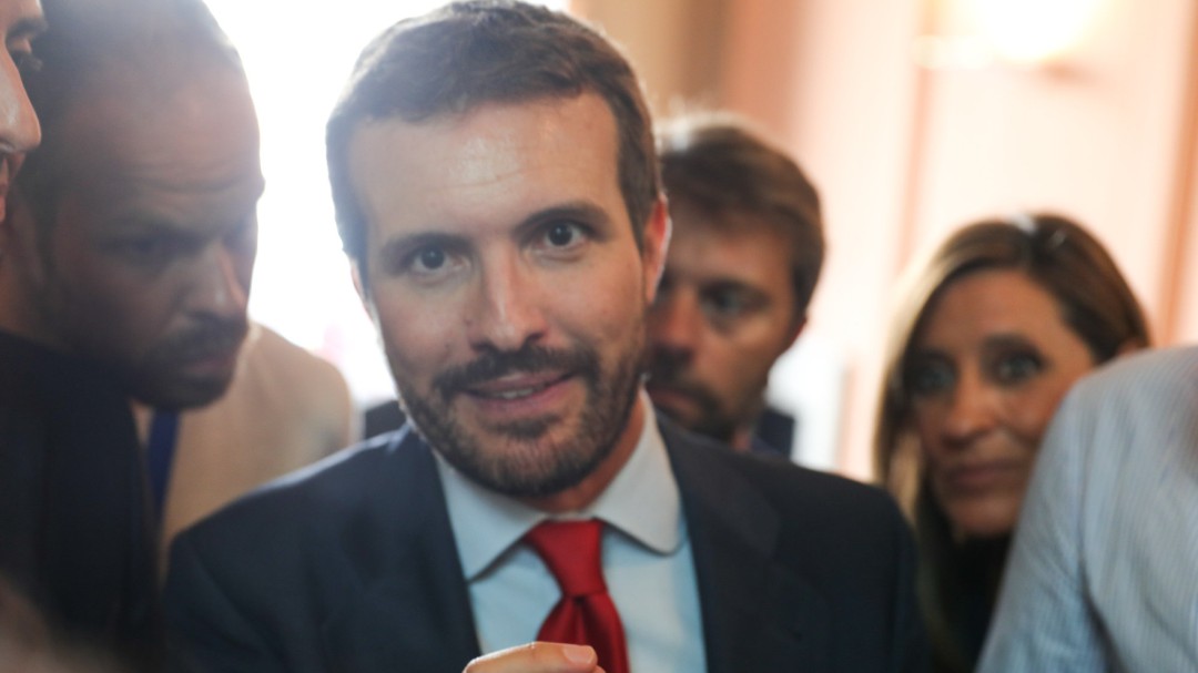Un experto analiza la nueva imagen de Pablo Casado con barba: ¿Debe afeitarse o no?