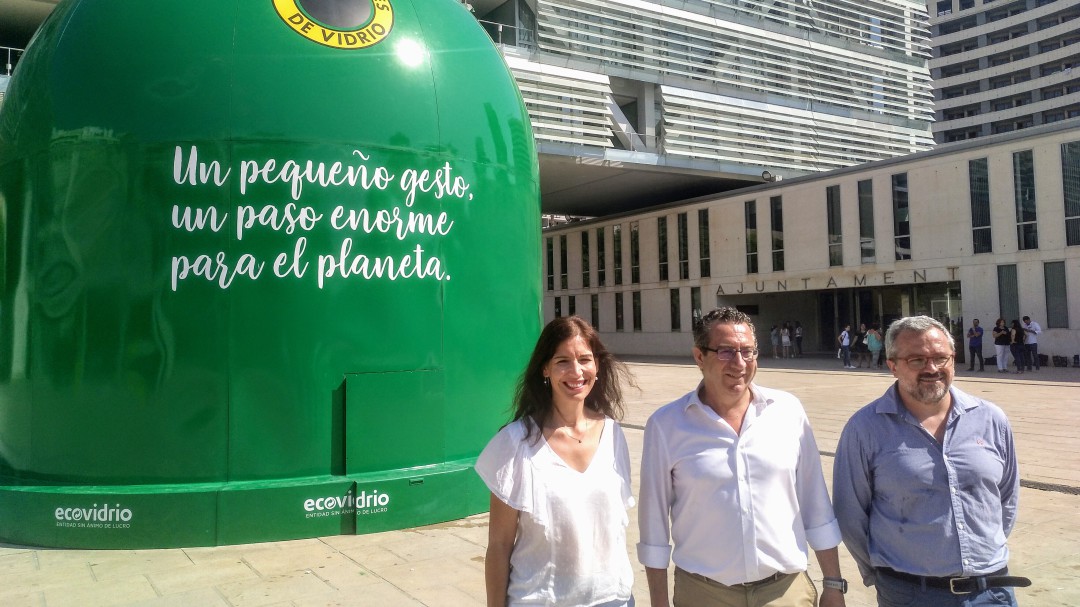 Benidorm estrena el contenedor de vidrio más grande del planeta