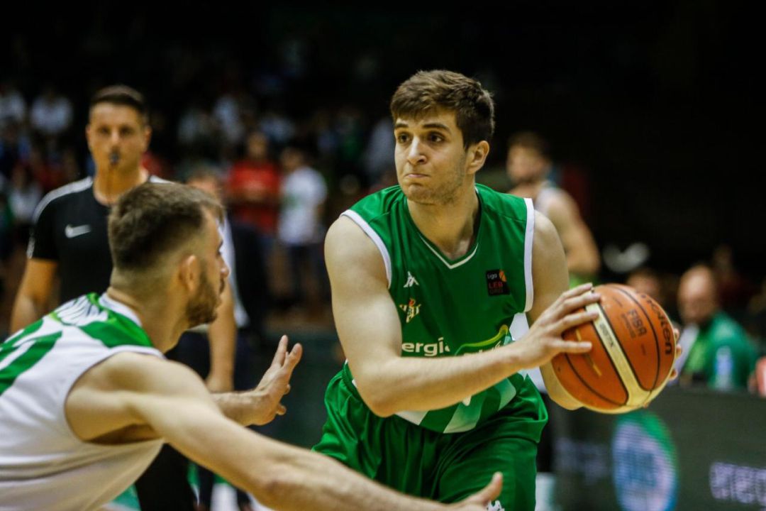 El escolta montenegrino llega cedido por el Real Betis Baloncesto El escolta montenegrino llega cedido por el Real Betis Baloncesto