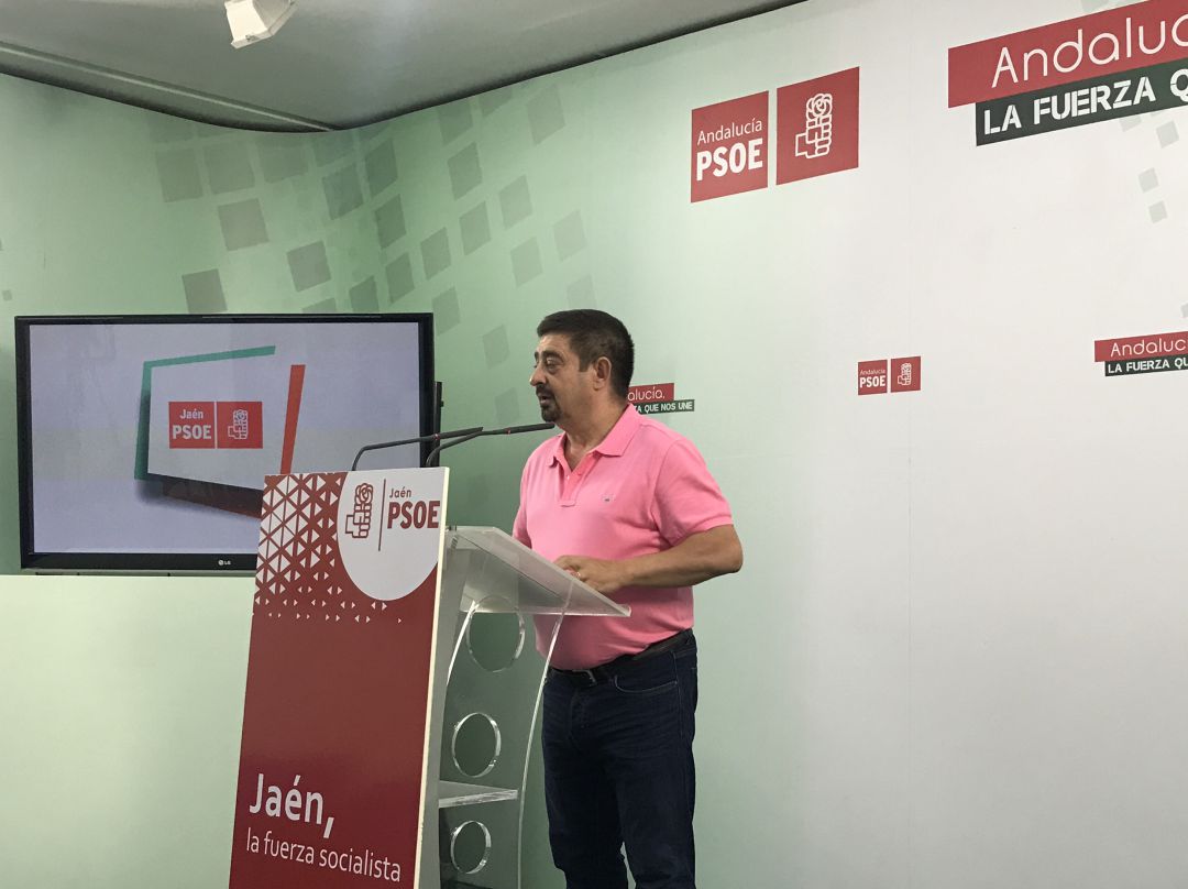 Francisco Reyes en la sede del PSOE provincial. Francisco Reyes en la sede del PSOE provincial.