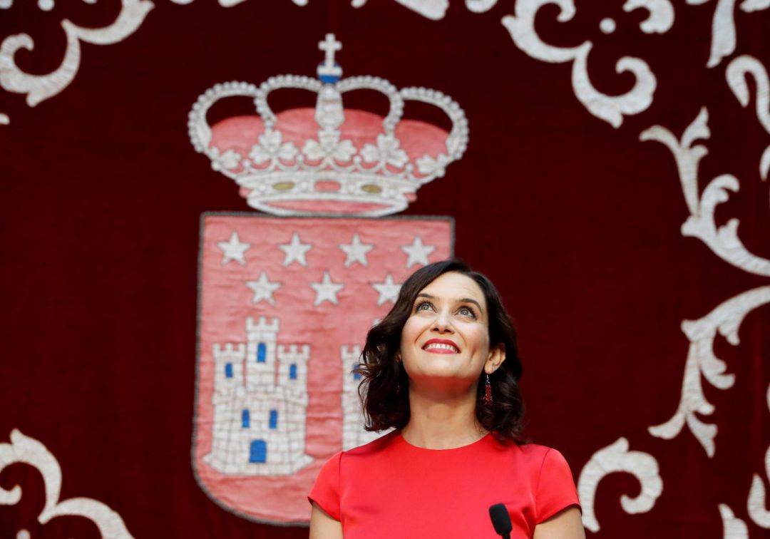Ayuso toma posesión haciendo gala del sesgo liberal de su nuevo gobierno