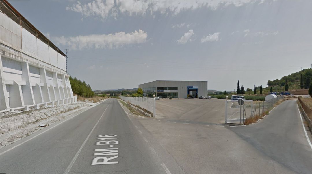El accidente ha tenido lugar en este taller mecánico de Cehegín El accidente ha tenido lugar en este taller mecánico de Cehegín