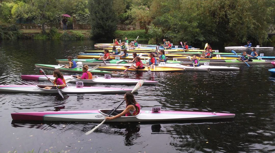 En esta nueva edición de la regata,Festa da Empanada, participaron 140 deportistas de todos los clubes de la provincia de Ourense En esta nueva edición de la regata,Festa da Empanada, participaron 140 deportistas de todos los clubes de la provincia de Ourense