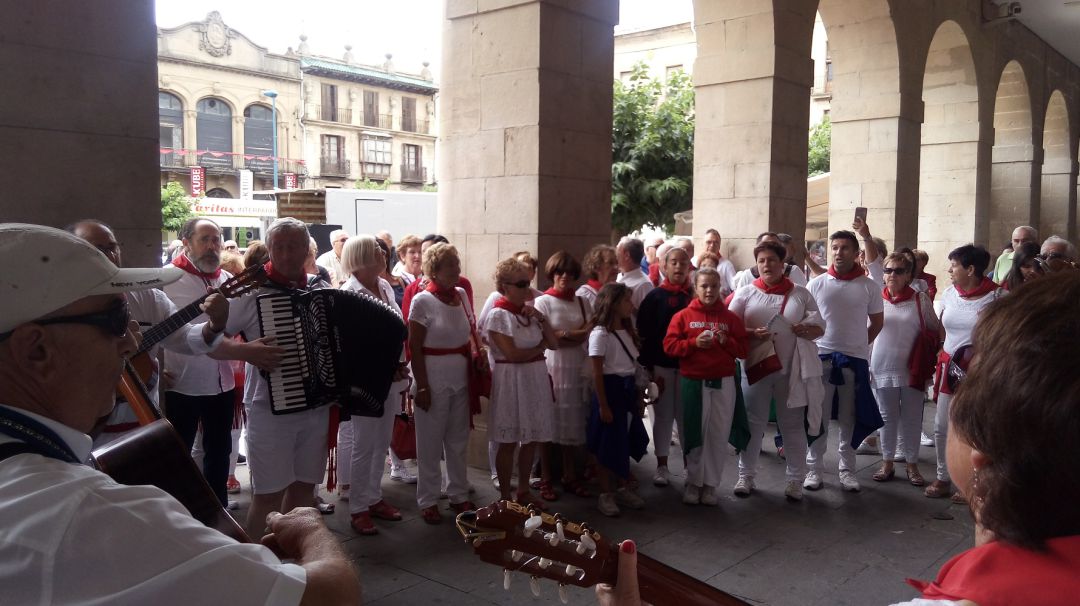 Ronda jotera en fiestas de Tafalla Ronda jotera en fiestas de Tafalla