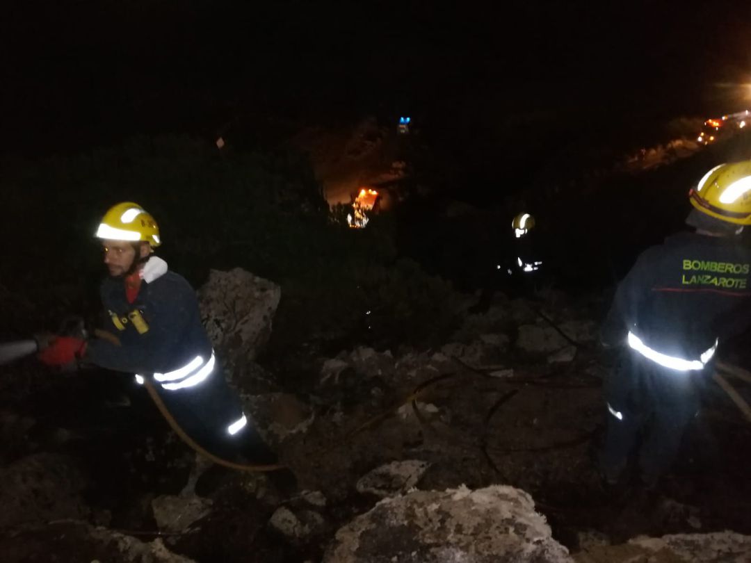 El fuego quema parte de la masa forestal en Lanzarote, sin grandes daños El fuego quema parte de la masa forestal en Lanzarote, sin grandes daños