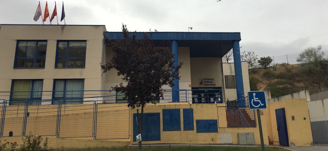 Tiene 40 plazas y también da cobertura a los vecinos de Fuente el Saz, Valdetorres, Talamanca, Valdeolmos-Alalpardo y Valdepiélagos Tiene 40 plazas y también da cobertura a los vecinos de Fuente el Saz, Valdetorres, Talamanca, Valdeolmos-Alalpardo y Valdepiélagos