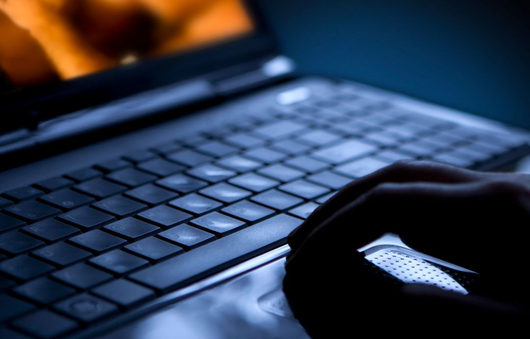 El virus es capaz de grabar la pantalla del usuario. El virus es capaz de grabar la pantalla del usuario.