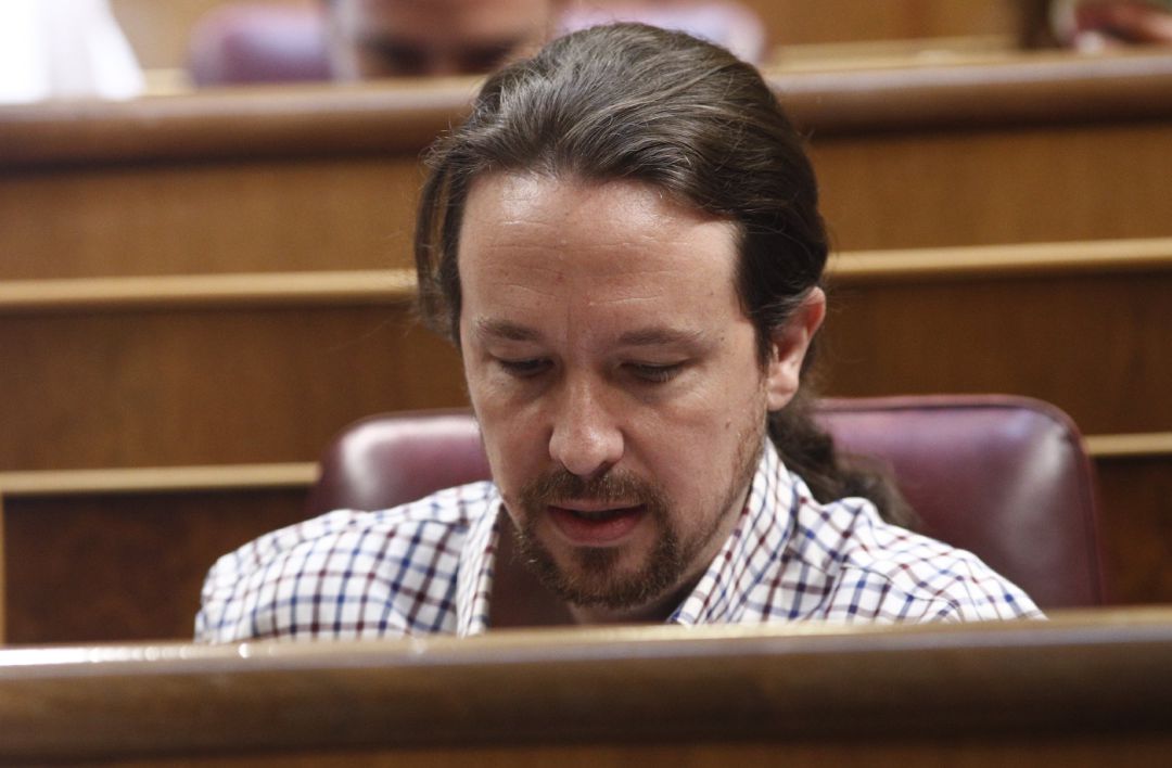 El secretario general de Podemos, Pablo Iglesias, sentado en su escaño del Congreso de los Diputados El secretario general de Podemos, Pablo Iglesias, sentado en su escaño del Congreso de los Diputados