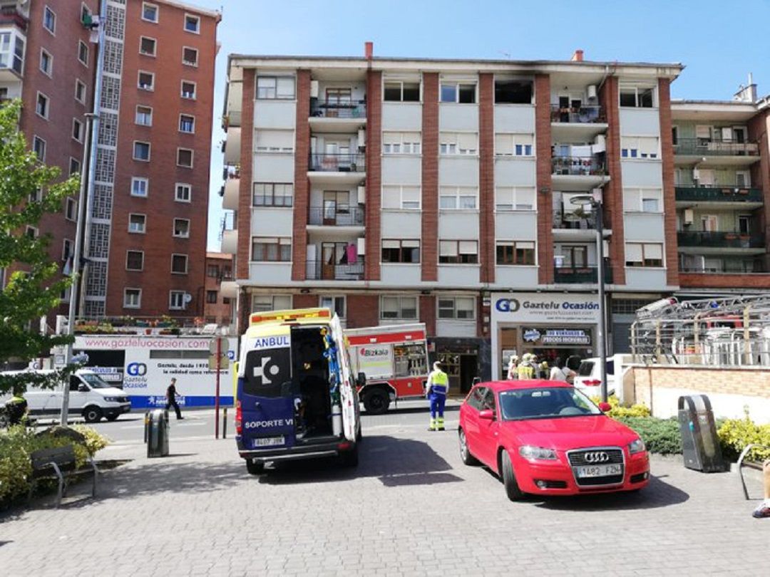 Una mujer salta de un cuarto piso para huir de un incendio en Leioa Una mujer salta de un cuarto piso para huir de un incendio en Leioa