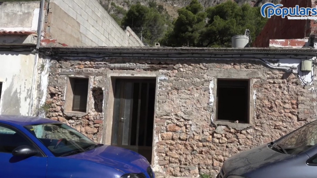 Plagas de insectos y suciedad en 70 casa abandonadas de Tavernes
