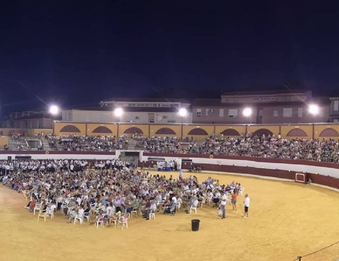 Aspecto que mostraba la Plaza de Toros durante la Gala Aspecto que mostraba la Plaza de Toros durante la Gala