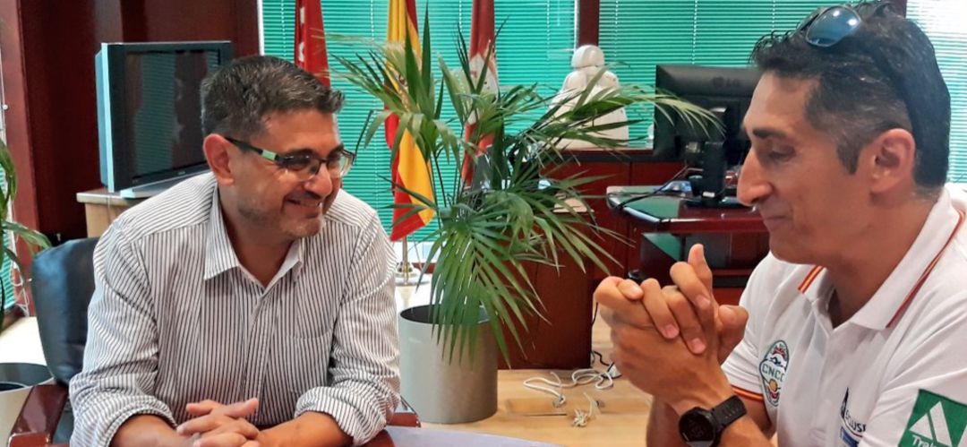 Tuvo el privilegio de poder nadar en paralelo junto a su hija durante parte del trayecto Tuvo el privilegio de poder nadar en paralelo junto a su hija durante parte del trayecto