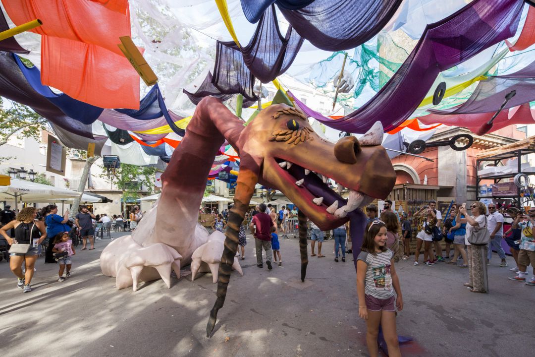Una de las calles del barrio de Gràcia (Barcelona) engalanada para sus fiestas Una de las calles del barrio de Gràcia (Barcelona) engalanada para sus fiestas