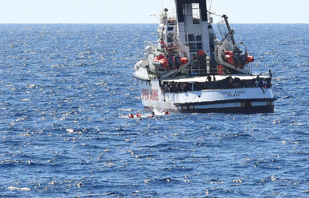 El buque de la Armada que traerá a España a los migrantes del 'Open Arms' zarpa de la base militar de Rota El buque de la Armada que traerá a España a los migrantes del 'Open Arms' zarpa de la base militar de Rota