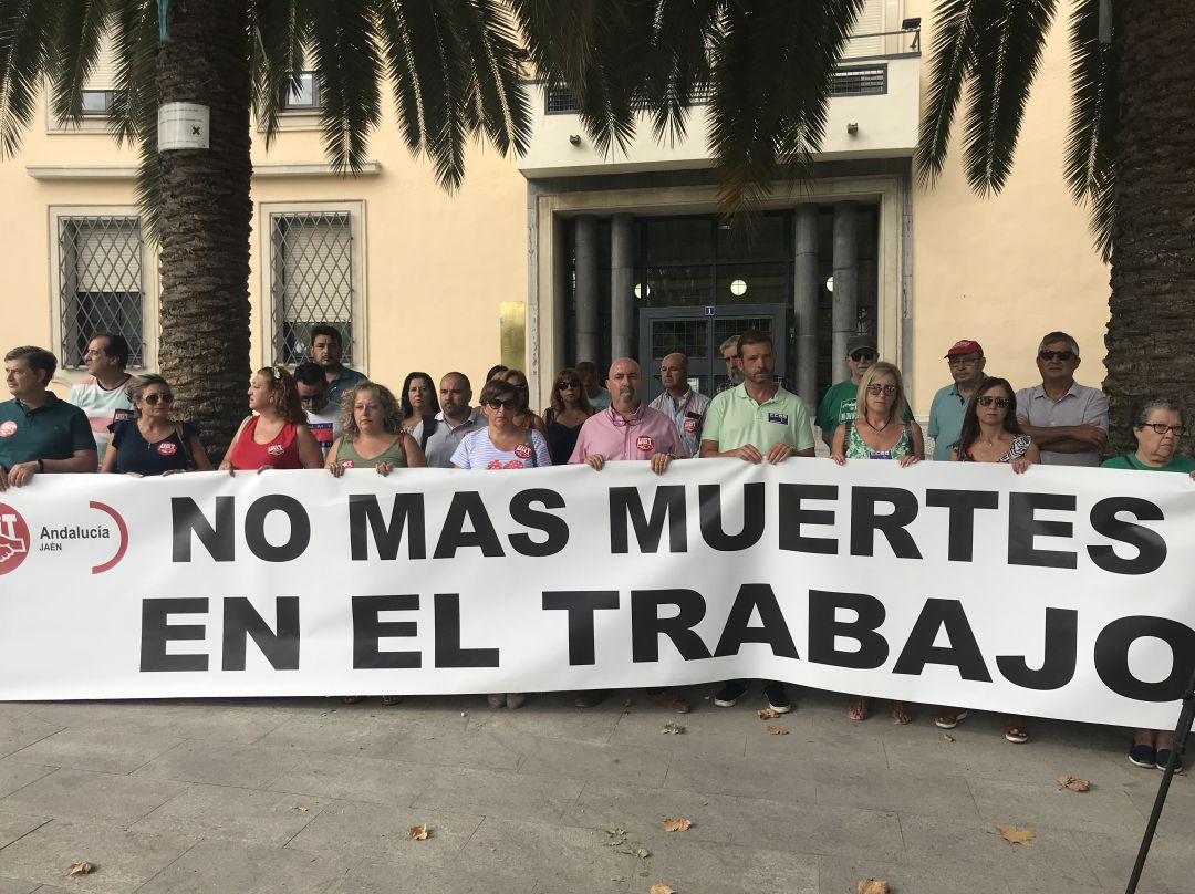 Concentración UGT y CCOO. Concentración UGT y CCOO.
