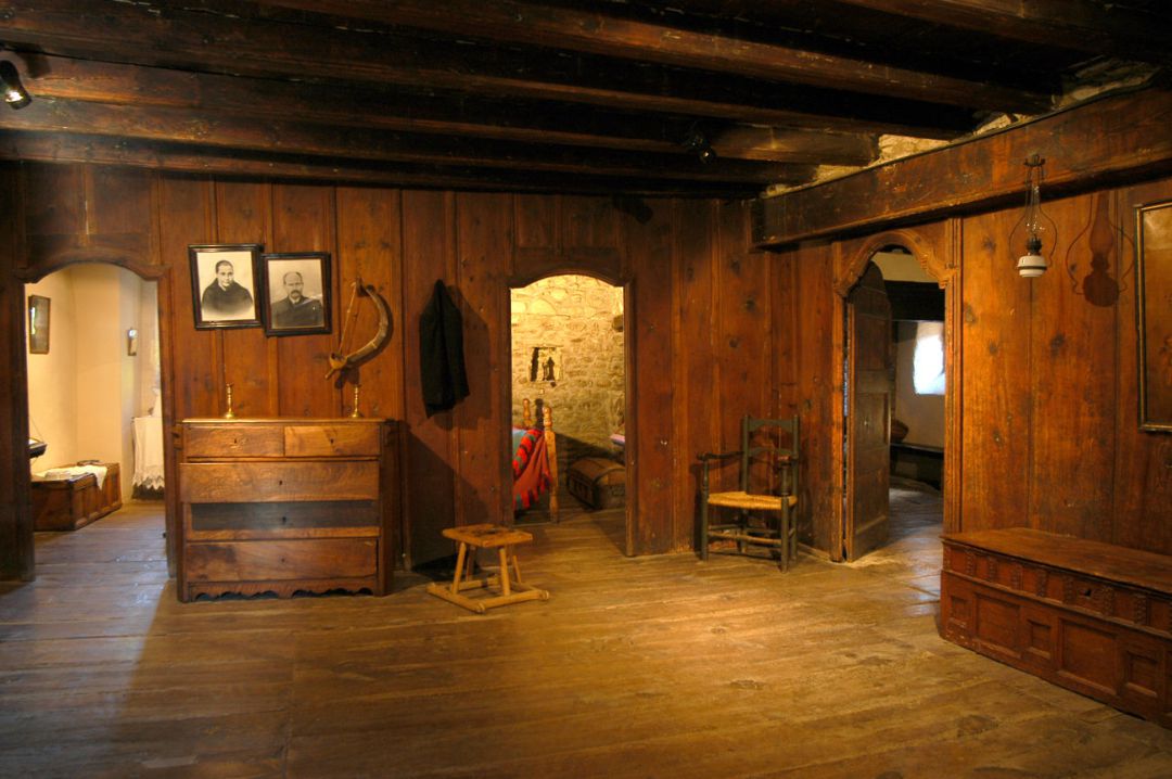 El recorregut mostra com era una casa rural al Pallars i com vivia la gent a la muntanya. El recorregut mostra com era una casa rural al Pallars i com vivia la gent a la muntanya.