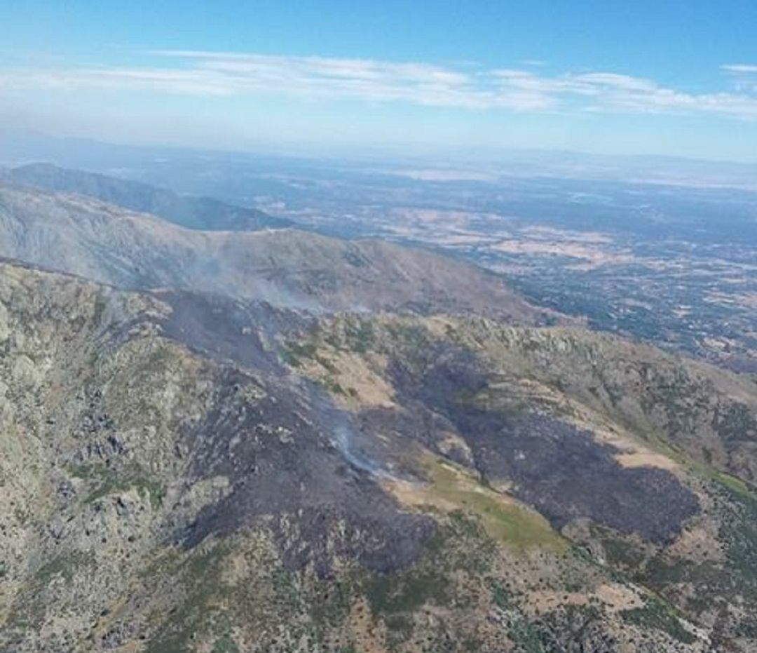 Uno de los últimos incendios se ha registrado en El Raso (Candeleda) Uno de los últimos incendios se ha registrado en El Raso (Candeleda)